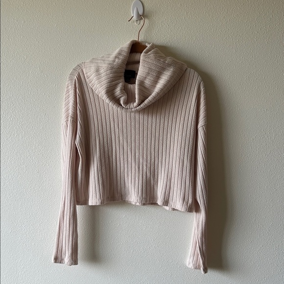 Lumiere Sweaters - Cozy Cropped Turtleneck Sweater